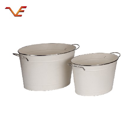The manufacturer directly supplies the ice bucket, which is fashionable, simple and easy to see. Large size ice bucket, stainless steel hand ice bucket