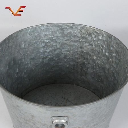 Iron bucket with handle manufacturer can add logo for wholesale in large quantities. Multiple specifications can be selected. Galvanized iron bucket